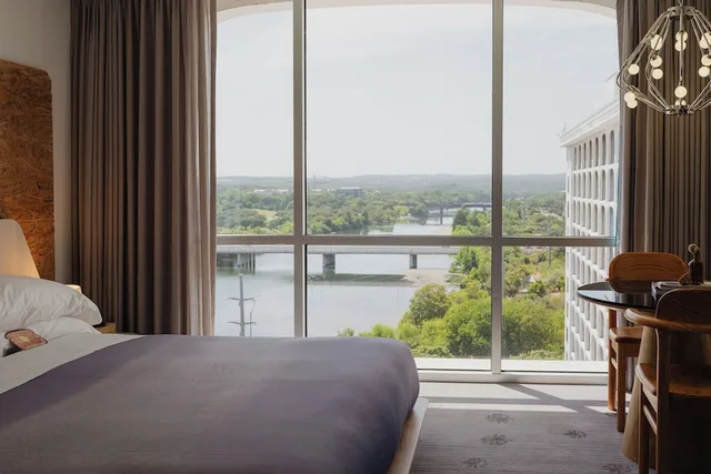 Suite, King Bed, Lake Side، The Line Austin 4/6
