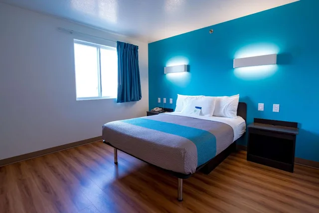 غرفة بسرير كوين لذوي الإعاقة، Motel6 Pottstown, PA 3/10