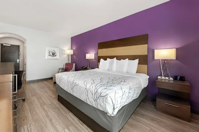 غرفة بسرير كينج بمطبخ صغير لذوي الإعاقة، Best Western Plus Buda Austin Inn and Suites 2/4