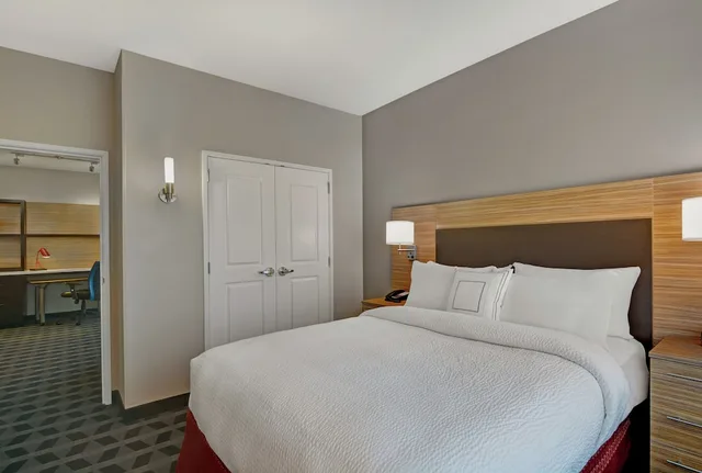 جناح بسرير كوين بغرفة نوم واحدة مع أريكة، Hotel Towneplace Suites By Marriott Sarasota Bradenton West 3/10