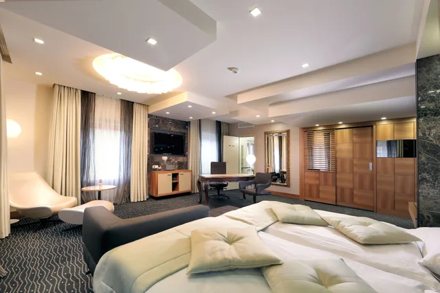 1 Bedroom, Senior, Suite, King Bed، HOTEL ST GOTTHARD 1/7