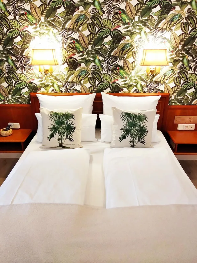 Trendy, Queen Bed، Boutique Hotel Krone Muenchen 7/9
