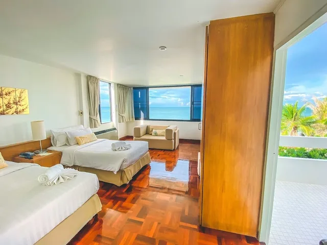 Family, 1 Double and 1 Single Bed, Sea Front، Nern Chalet Beachfront Hotel 3/5