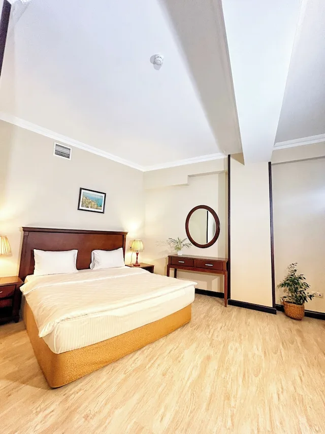 Basic, Apartment, King Bed, Sea View, Sofa, Balcony, The Crown Hotel 2/10