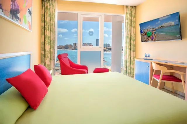 غرفة بسريرين منفصلين بإطلالة على البحر، Hotel Servigroup Galua 8/10
