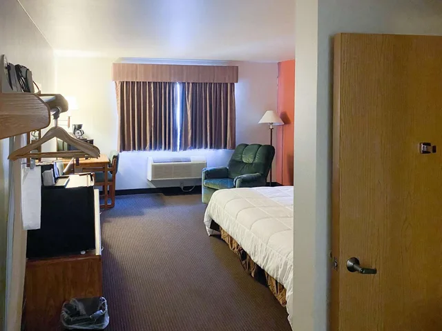غرفة بسرير كينج لذوي الإعاقة، Motel6 Norway, MI 7/10