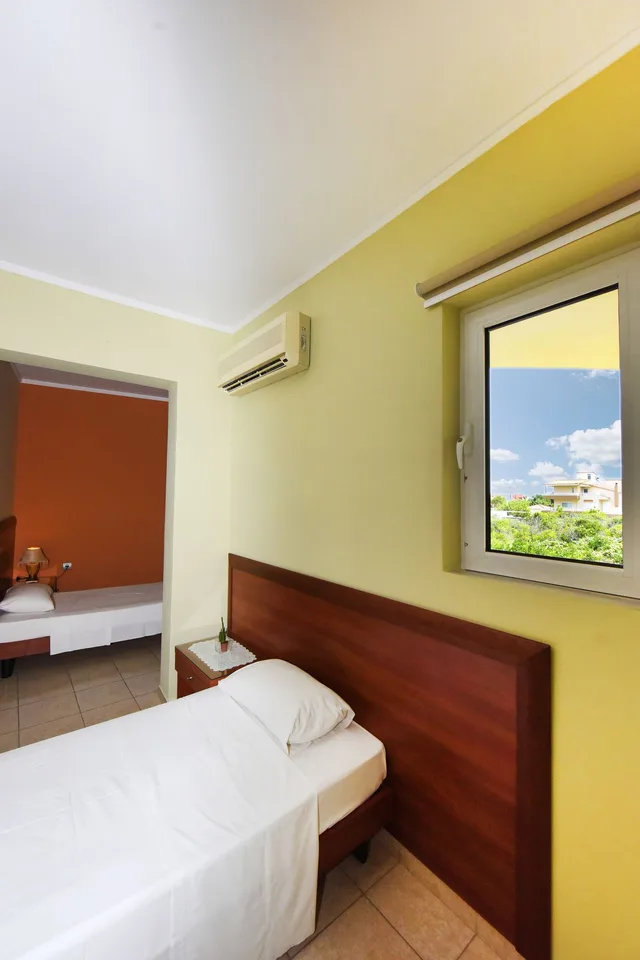 جناح بأربعة أسرّة بإطلالة على الحديقة بغرفتي نوم، Esmeralda Hotel 3/8
