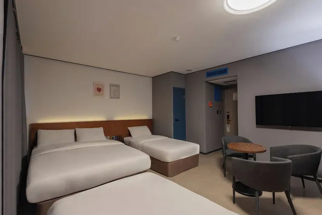 غرفة عائلية بسرير مزدوج وسريرين منفصلين، Insadong Crown Hotel 5/10