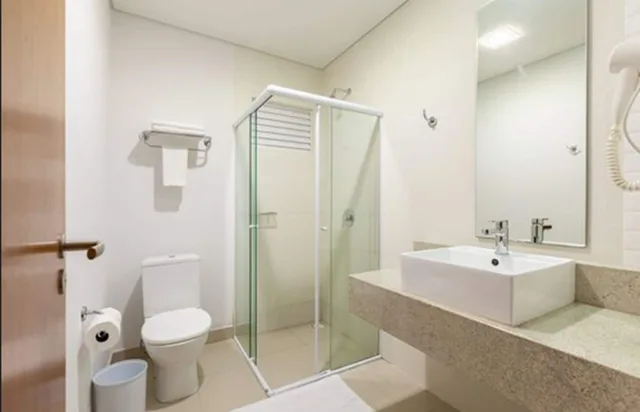 غرفة ديلوكس ثلاثية بسرير مزدوج وسرير فردي، Tri Hotel Executive Brusque 2/2