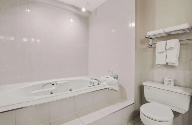 Tower, King Bed, Hot Tub، Best Western Plus Cairn Croft Hotel 6/9