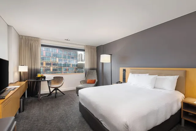 Deluxe, Queen Bed, City Skyline View، Novotel Sydney On Darling Harbour 2/10
