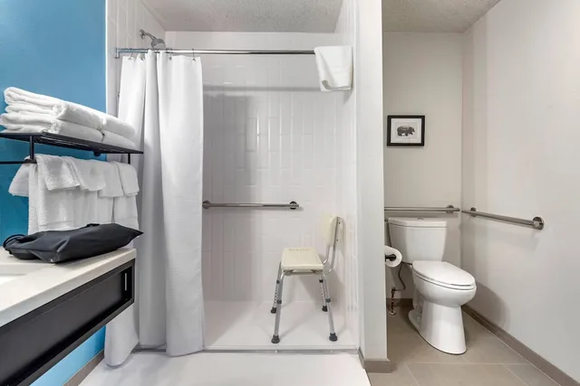 Room, Queen Bed, Accessible, The Freeport Hotel Ascend Hotel Collection 4/5