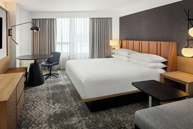غرفة بسرير كينج لذوي الإعاقة، Sheraton Minneapolis Downtown Convention Center 4/8