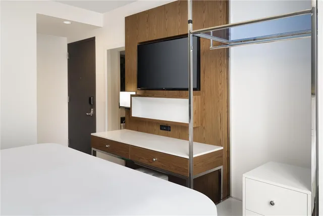غرفة كبيرة بسرير كينج، Best Western Premier Empire State Hotel 3/3
