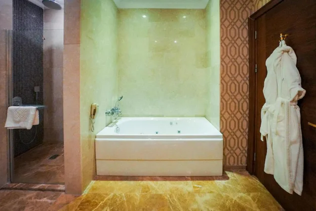Junior Suite, King Bed, Wellborn Luxury Hotel 10/10