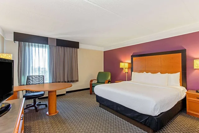 جناح بسرير كينج، La Quinta Inn and Suites by Wyndham Orlando I Drive/Conv Center 1/5