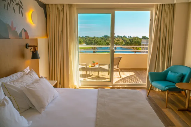 غرفة بريميوم بسرير مزدوج أو سريرين منفصلين، Onyria Quinta Da Marinha Hotel 1/4