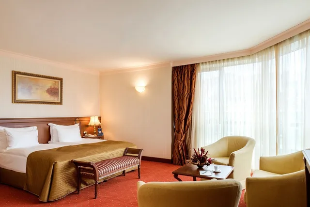 جناح جونيور بسرير كينج، Crystal Palace Boutique Hotel 4/10