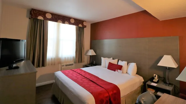 غرفة بسرير كينج لذوي الإعاقة، Ramada by Wyndham San Diego Airport 4/7