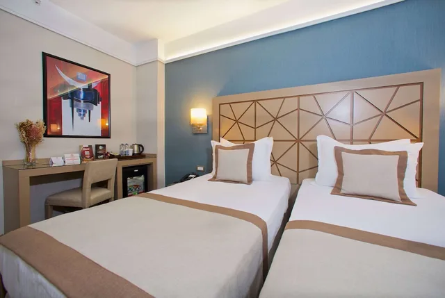 غرفة قياسية بسريرين منفصلين، Ramada By Wyndham Istanbul Taksim 4/10