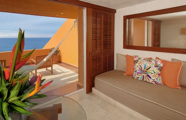 Brisas Beach Club, King Bed, Las Brisas Ixtapa 8/10