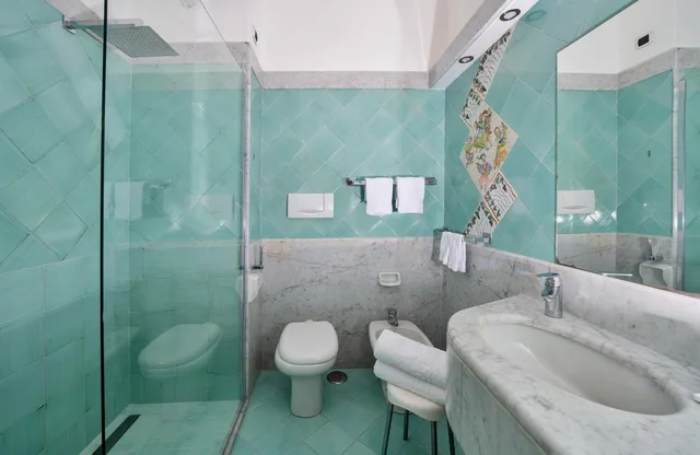 غرفة كلاسيكية بسرير كوين بإطلالة على البحر، Hotel and Spa Bellavista Francischiello 3/4
