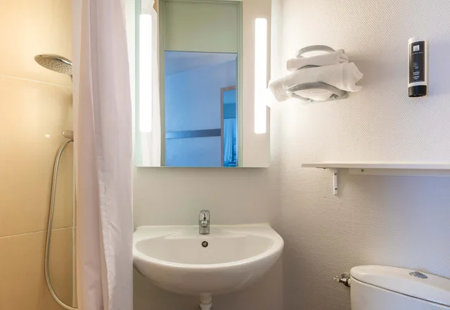 غرفة قياسية رباعية، B&B Hotel Angers 2 University 2/2