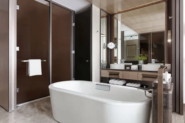 غرفة ديلوكس بسرير كينج بإطلالة على النهر، Jw Marriott Marquis Hotel Shanghai Pudong 5/5