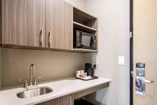 غرفة قياسية بسرير كينج، Comfort Inn and Suites North Battleford, SK 7/8
