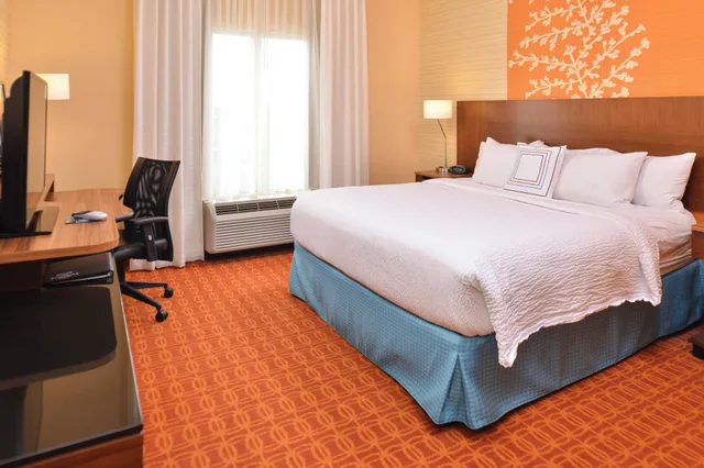 غرفة بسرير كينج، Fairfield Inn Suites Calhoun 1/6