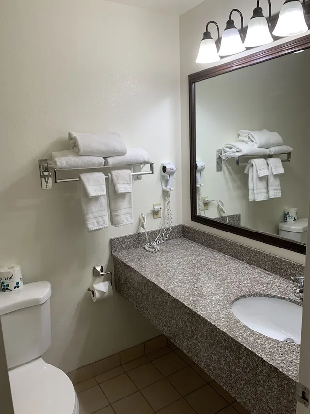 Room, 2 Queen Beds, Days Inn by Wyndham Lake Point 9/10