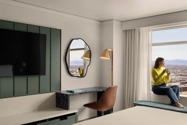 Cottage, Suite, King Bed, Hyatt Regency Denver 3/4