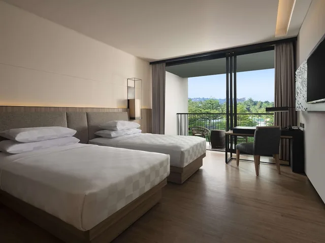 غرفة ديلوكس بسريرين منفصلين بإطلالة على الجبل، Royal Tulip Gunung Geulis 2/3
