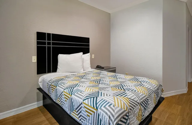 غرفة بسرير كينج، Motel6 Humble, TX - Houston International Airport 4/10