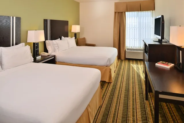 Standard, Holiday Inn Express Hotel Suites Berkeley 3/8