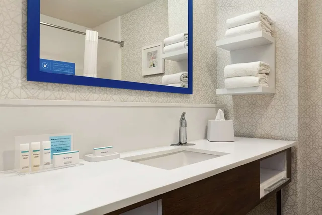 غرفة بسريرين كوين، Hampton Inn Tracy 2/2