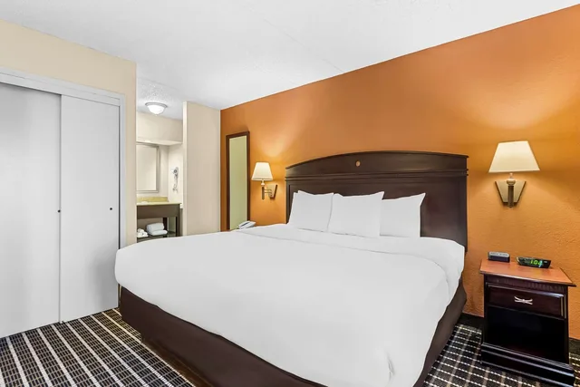 Upgrade, Suite, King Bed، Comfort Inn & Suites Somerset - New Brunswick 1/3
