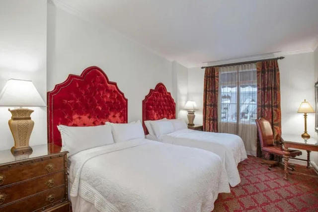 غرفة بسريرين كوين بحوض استحمام لذوي الإعاقة، Casa Monica Resort & Spa, Autograph Collection 1/3