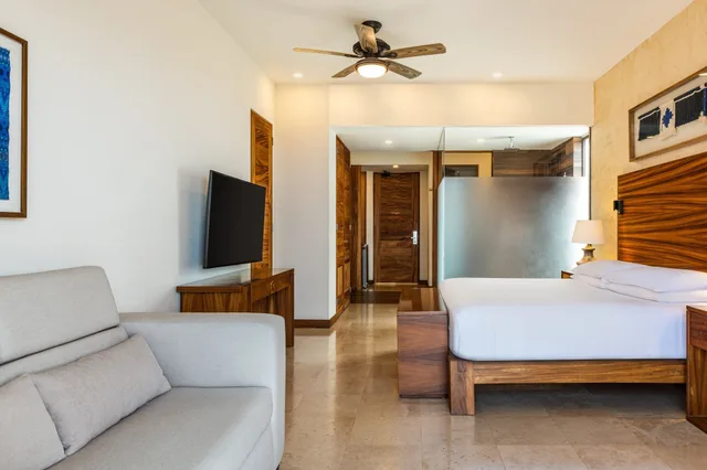 غرفة سوبيريور بسرير كينج بإطلالة على الجبل بشرفة مع أريكة، Delta Hotels Marriott Riviera Nayarit, An All Inclusive Resort 3/6