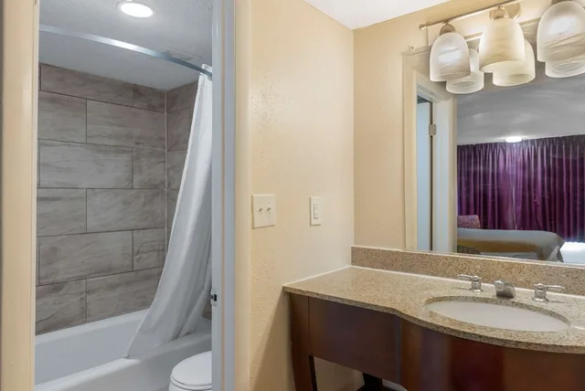 جناح بسريرين كوين مع أريكة للمدخنين، Rodeway Inn Colonial Heights I-95 3/4
