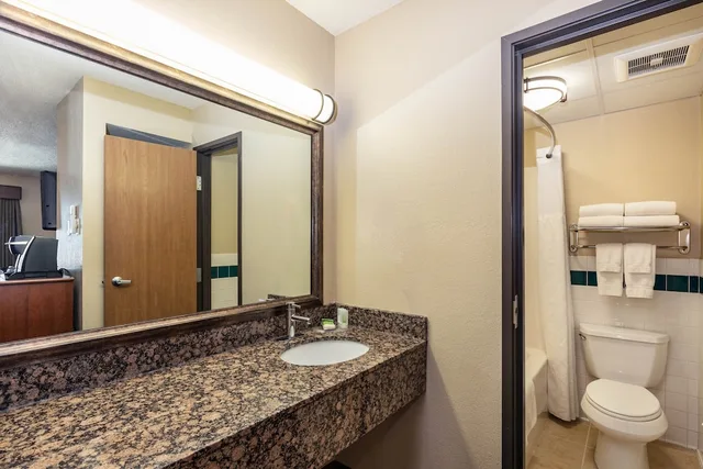 Room, King Bed, Americinn By Wyndham Marshall 7/9