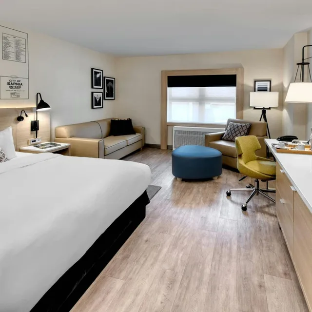 غرفة سوبيريور بسرير كينج، The Insignia Hotel, Sarnia, a Tribute Portfolio Hotel 4/7