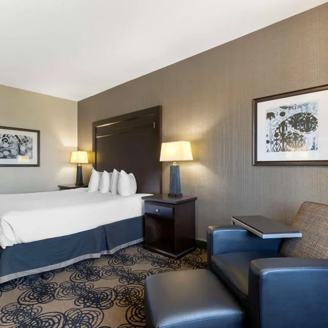 غرفة بسرير كينج بحوض استحمام لذوي الإعاقة، Best Western Plus Midwest Inn 4/5