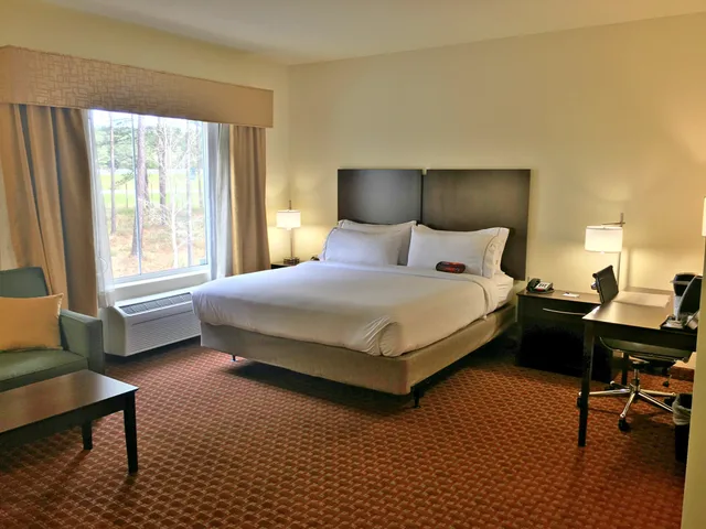 غرفة بسرير مزدوج لذوي الإعاقة، Holiday Inn Express Defuniak Springs 1/2