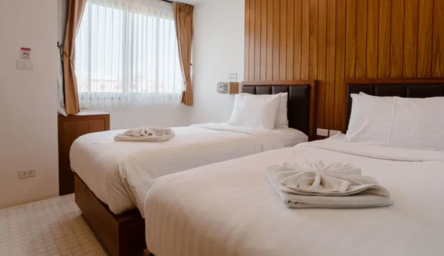 غرفة قياسية بسريرين منفصلين بإطلالة على المدينة، The Echo Hotel 3/7