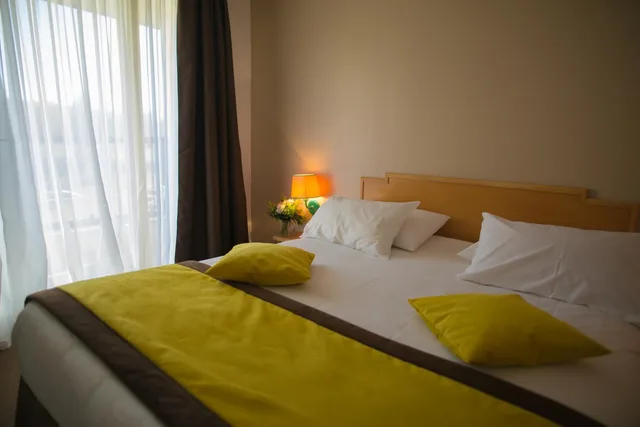 Room, Double Bed, Golf Hotel de Mont Griffon 2/4