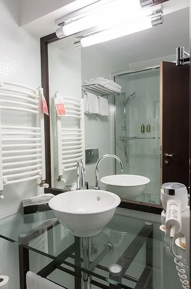 غرفة بسريرين منفصلين، Ramada by Wyndham Iasi City Centre 3/3
