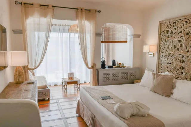 غرفة سوبيريور بسرير مزدوج بشرفة، HOTEL LE ROI THEODORE 2/5
