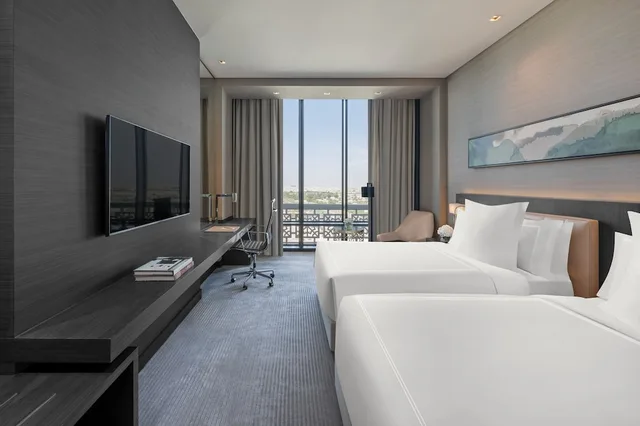 جناح رئاسي بسرير كينج وسريرين منفصلين بغرفتي نوم، فيرمونت الرياض(Fairmont Riyadh) 2/7
