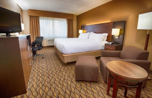 Standard, King Bed, Accessible, Grand Canyon Hotel and Suites 3/4